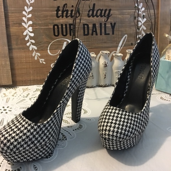 Cute heels!! - Picture 2 of 5